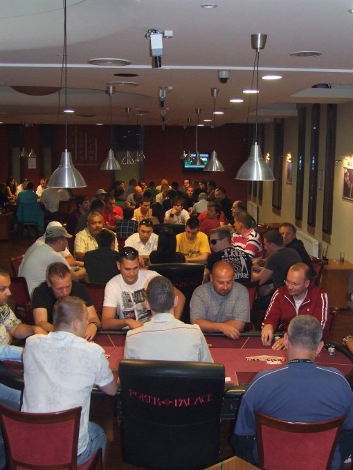   - Texas Hold'em póker versenyek & Cash Game