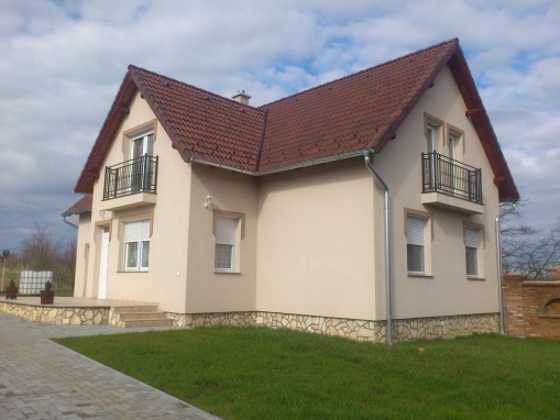   - B.É.Zs. Apartman Sárvár